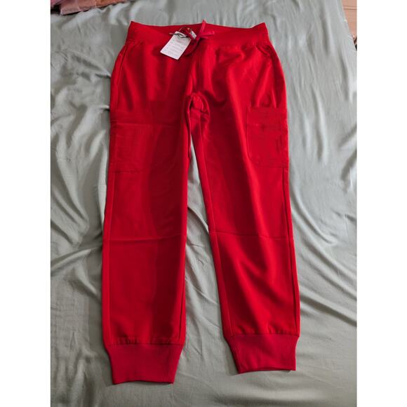 Mandala Women's Curved V-Neck Top and Jogger Poppy Red  Set - Size M - Picture 1 of 10